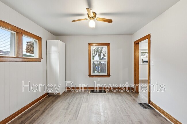 Foto del edificio - 607 W Grand Ave