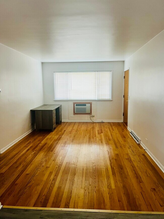 Building Photo - 517 Prairie Ave