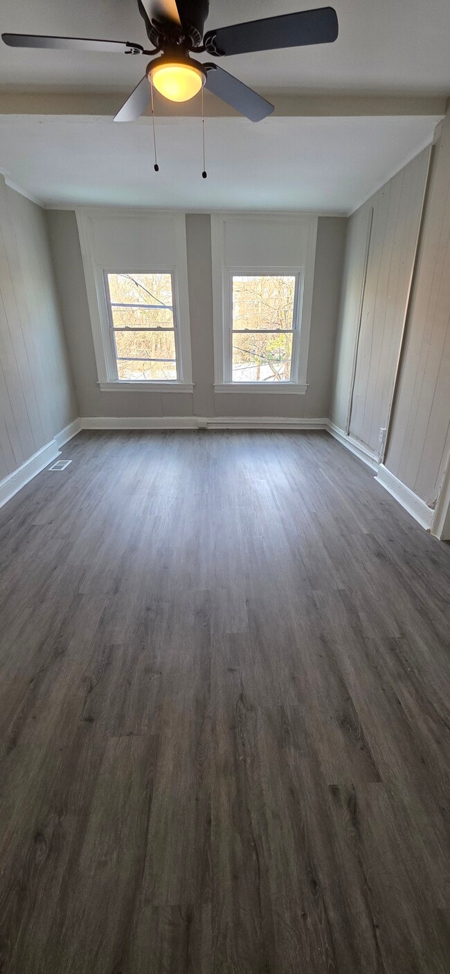 Building Photo - 1619 1/2 Division St-