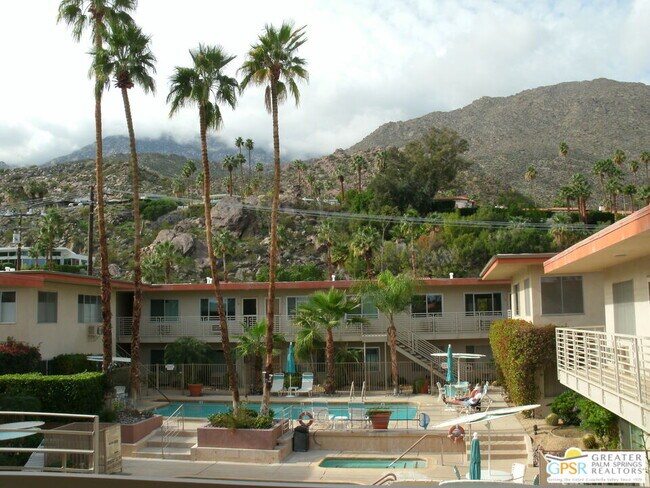 Foto del edificio - 2290 S Palm Canyon Dr