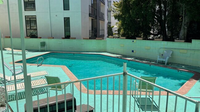 Foto del edificio - 432 S Barrington Ave