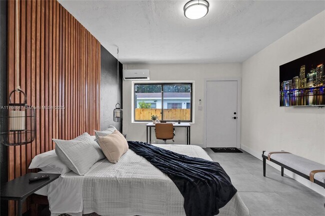 Foto del edificio - 1350 NE 111th St