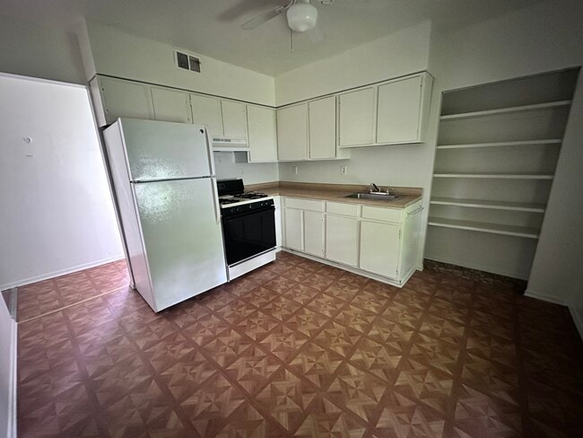 Building Photo - 1623 Middle Rd