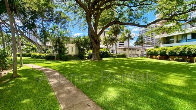 Building Photo - 2333 Kapiolani Blvd