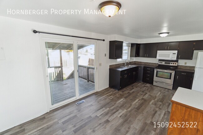 Foto del edificio - 1629 E Rowan Ave