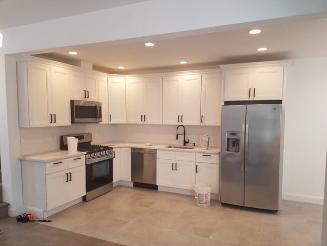 Interior Photo - 1736 E 4th St