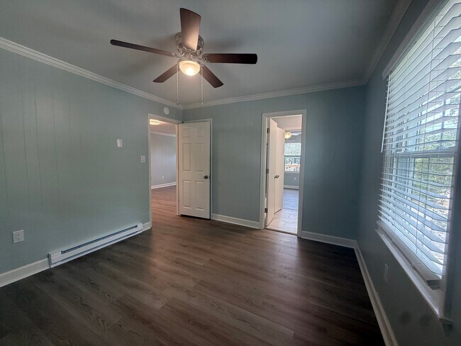 Foto del edificio - 120 N Pinewood Dr