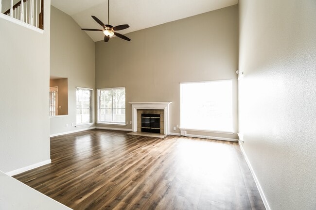 Building Photo - 5306 Spring Branch Dr