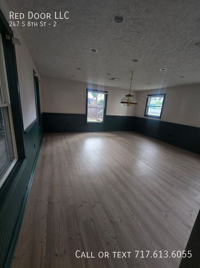 Foto del edificio - 247 S 8th St