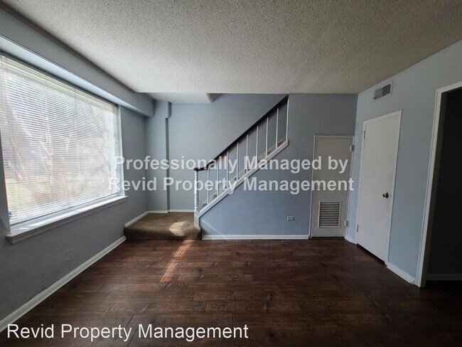 Building Photo - 2 br, 1 bath House - 585 East Parkway # 11