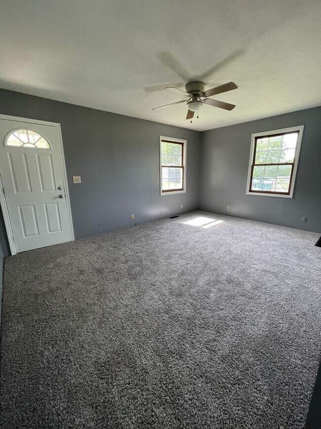 Building Photo - Nice 1 bed/1 bath house with fenced in bac...