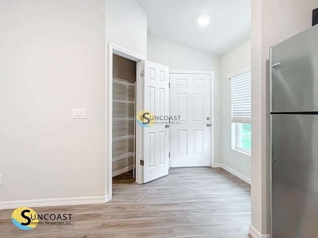 Building Photo - 179 Lomond Dr