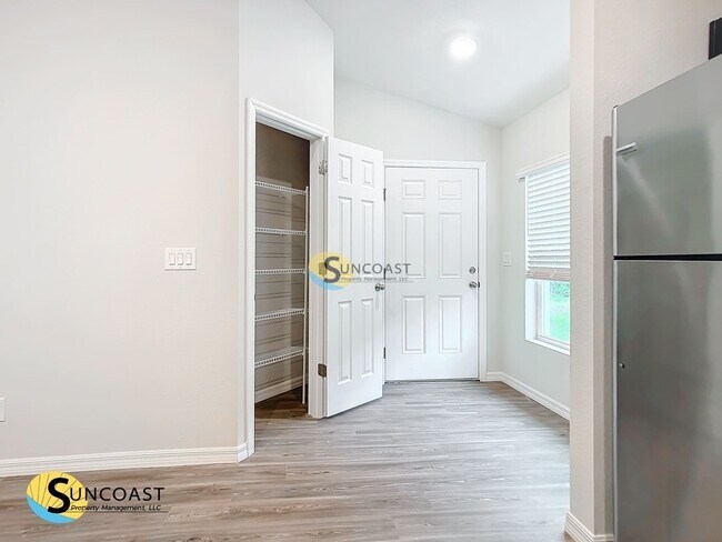 Foto del edificio - 179 Lomond Dr