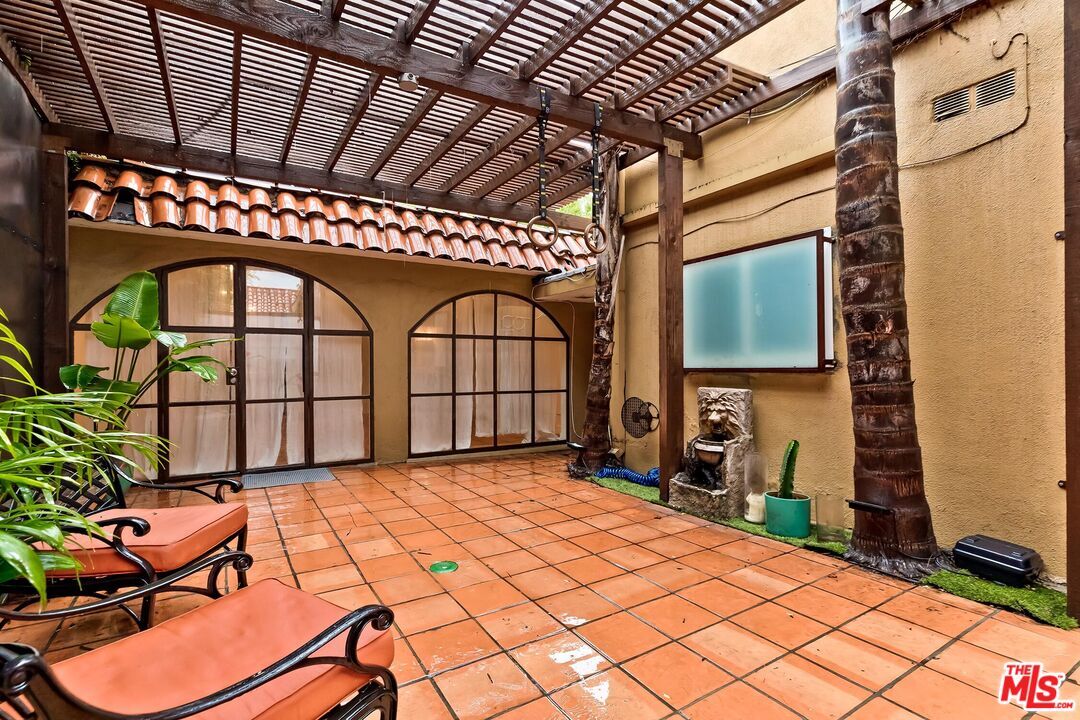 430 N Harper Ave, West Hollywood, CA 90048 Room for Rent in West