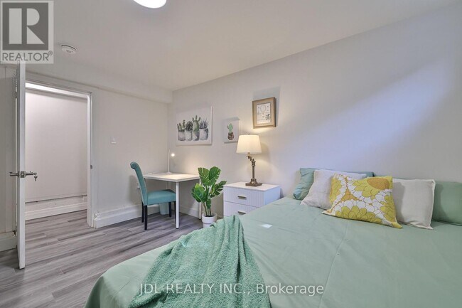 Photo du bâtiment - 5 Sorauren Ave