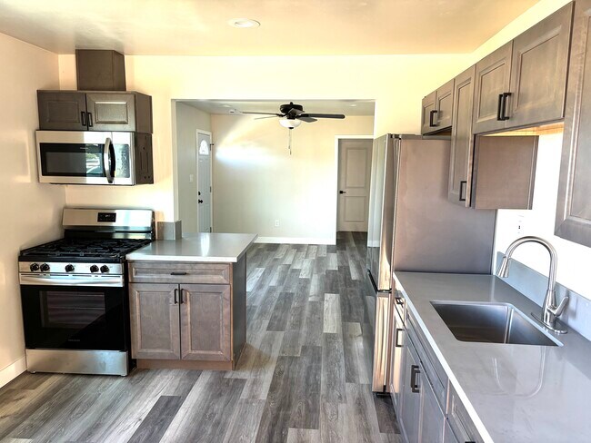 Foto del edificio - 3539-41 Luna Ave