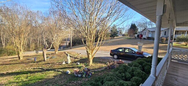 Vista del porche 1 - 1145 Ashley Ln