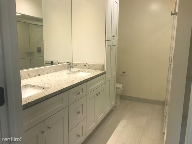 Building Photo - 3 br, 2.5 bath Townhome - 242 North Street
