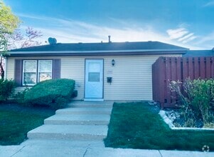 Building Photo - 1702 Queensbury Cir