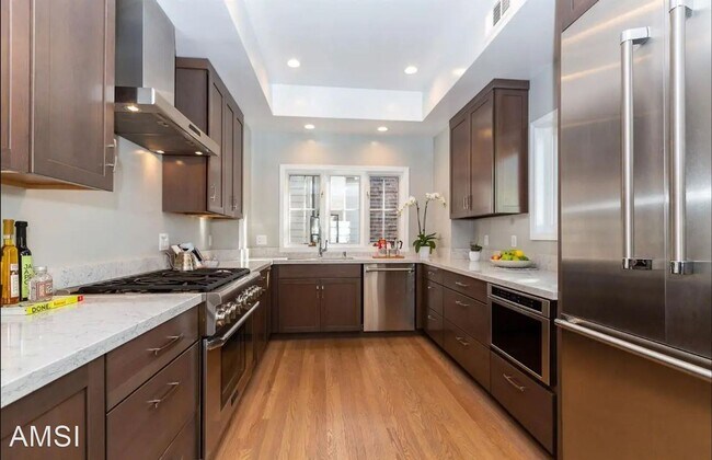 Building Photo - 4 br, 3.5 bath House - 464A Filbert Street