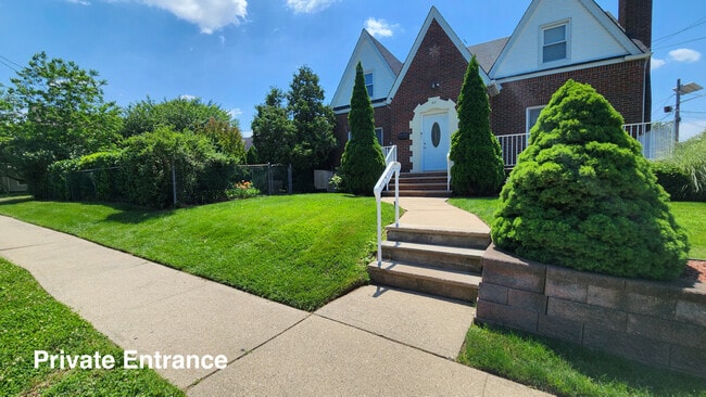 Private Entrance - 63 Hamilton Ave