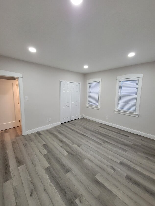 Master bed - 300 W Kings Hwy