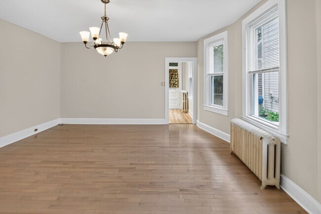 Building Photo - 421 Charter Oak Ave