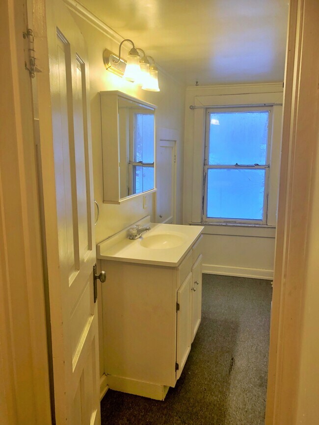 1401 E Richwoods Blvd Unit 3, Peoria, IL 61603 Apartments in Peoria