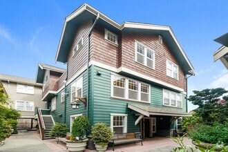 Building Photo - 5430 California Ave SW