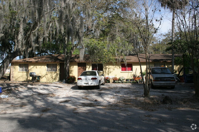 Building Photo - DeSoto Oaks Wooded Apartments