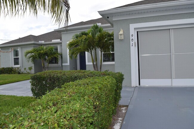 Foto del edificio - 901 SW Haleyberry Ave