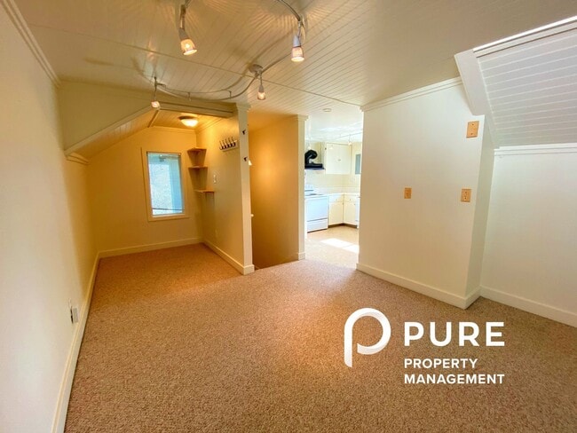 Building Photo - 0637-01PP