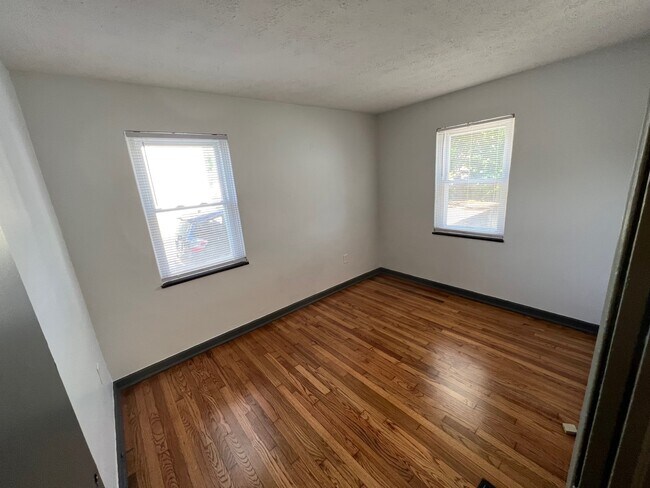 Foto del edificio - 2028 Ridgeview Rd