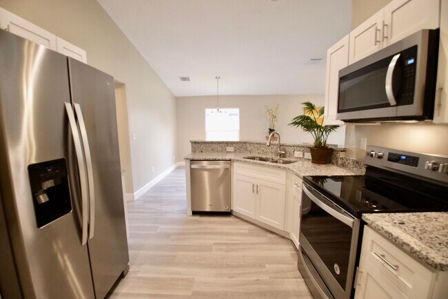 Building Photo - 114 Admiral Cir