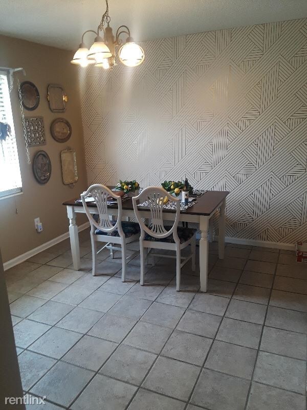 Foto del edificio - 1602 Cedar Crest Dr