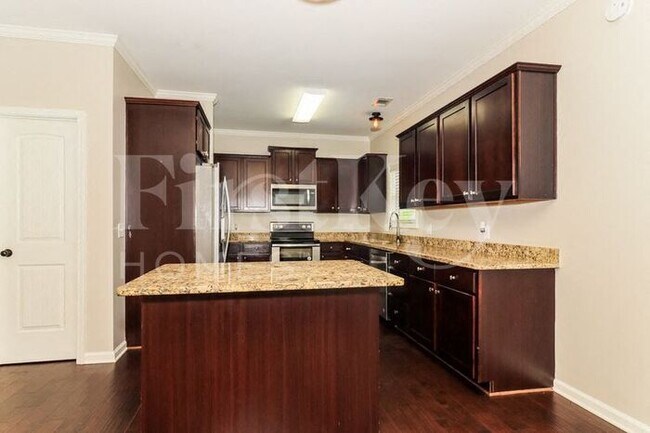 Building Photo - 331 White Birch Ln