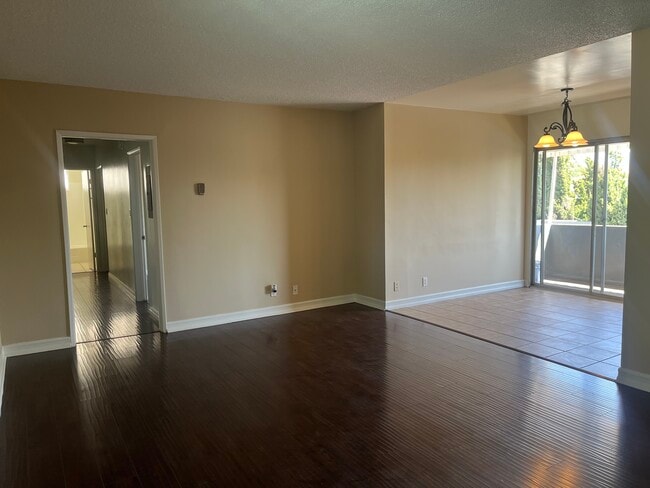 Building Photo - 6050 Whitsett Ave