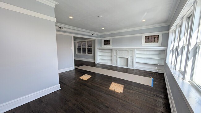 Foto del edificio - 5028 W Lawrence Ave