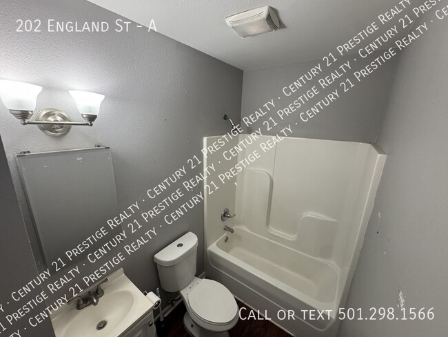 Building Photo - 202 England St