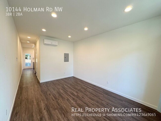 Foto del edificio - 10144 Holman Rd NW