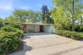 Building Photo - 916-918-918 Drake Dr