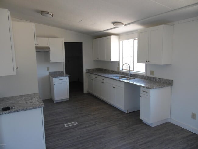 Building Photo - 5409 N Lak a Yucca Rd