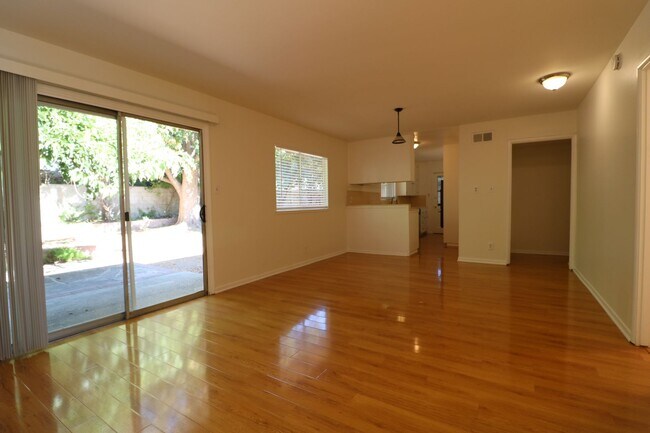 Foto del edificio - 3 BEDROOM, 2 BATH:  Home for Lease in Nort...