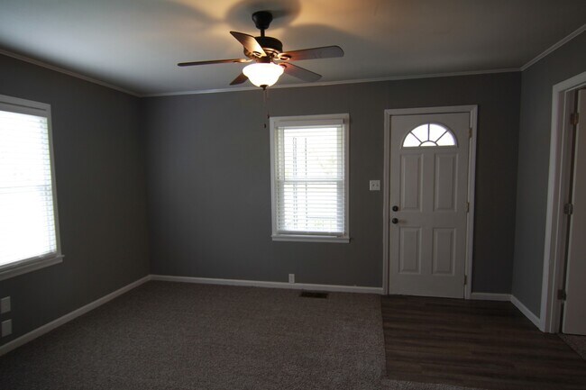 Foto del edificio - 2 Bedroom Pet Friendly Home For Rent!