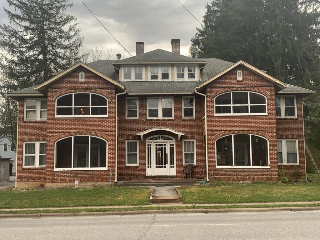 Primary Photo - 152 Walnut St