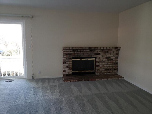 Foto del edificio - West Side Spacious 2 Bedroom 2 Bath