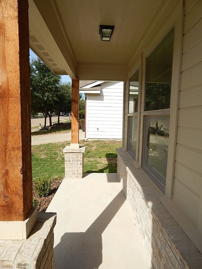 Building Photo - Beautiful 5 Bedroom in Encino Hills-minute...