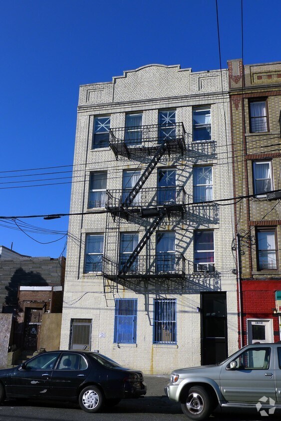 Foto del edificio - 10-14 37th Ave