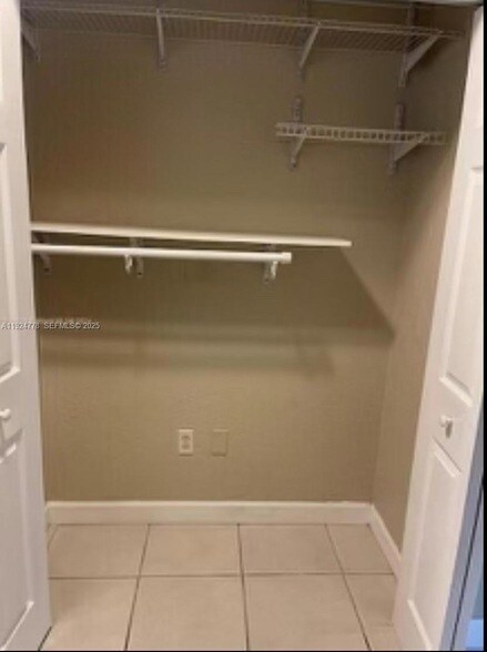 Foto del edificio - 9751 Wayne Ave