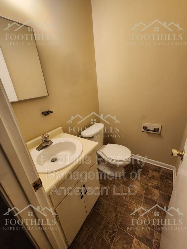 Building Photo - 305 Green Forest Dr